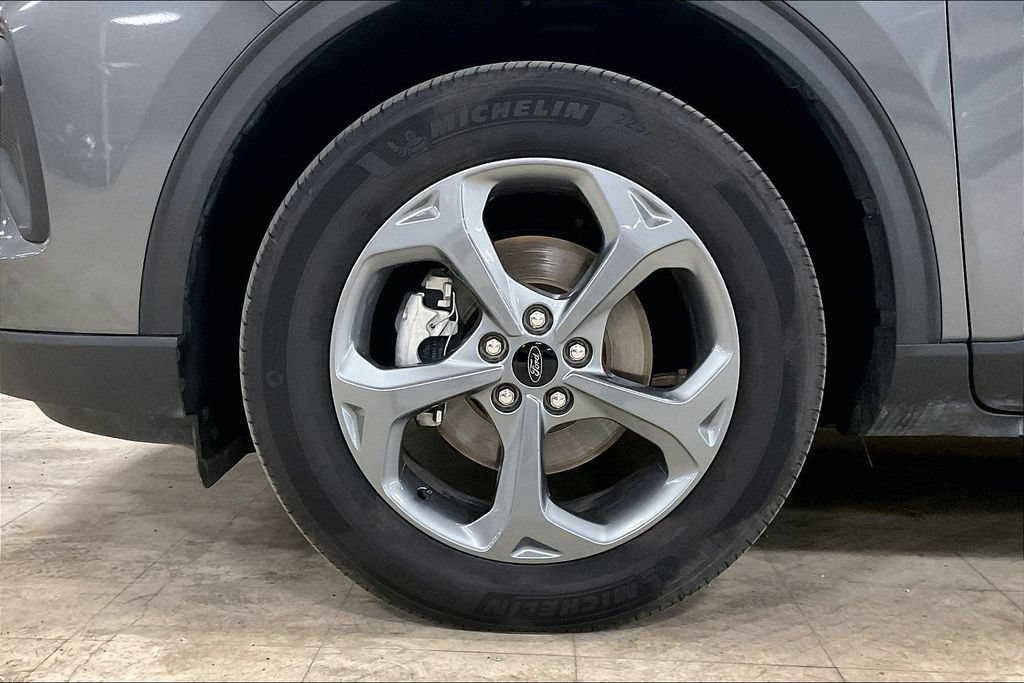 Certified 2025 Ford Escape ST-Line AWD/4WD image 9