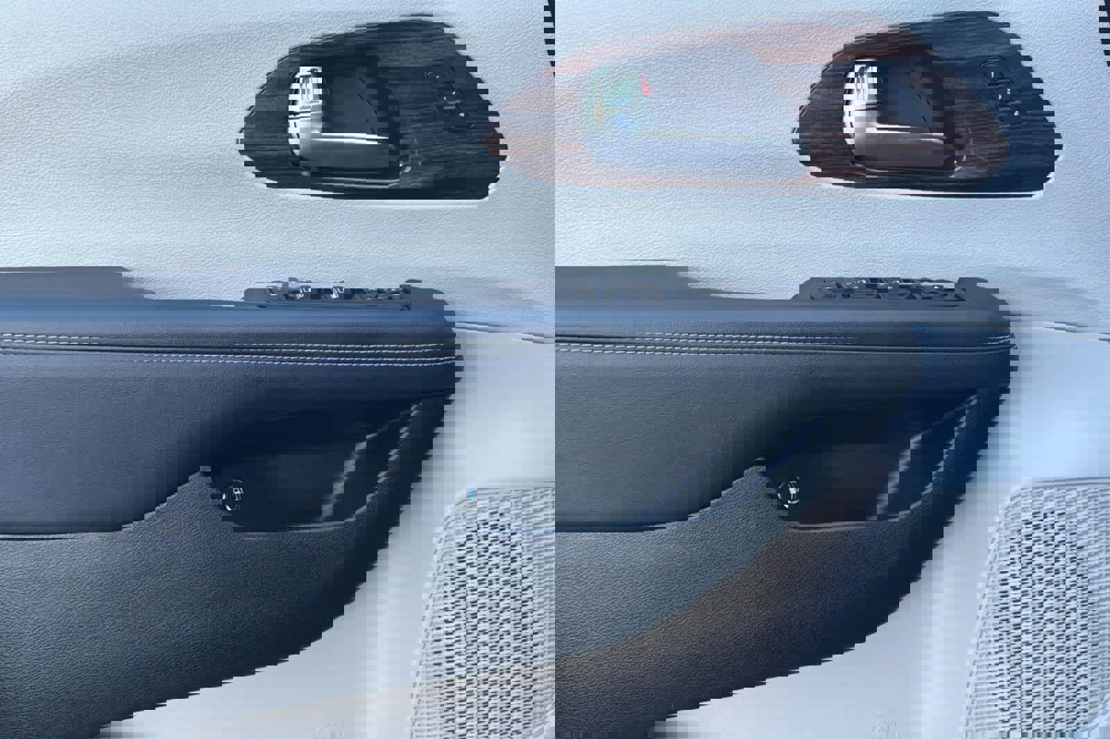 Used 2023 Chrysler Pacifica Limited image 12