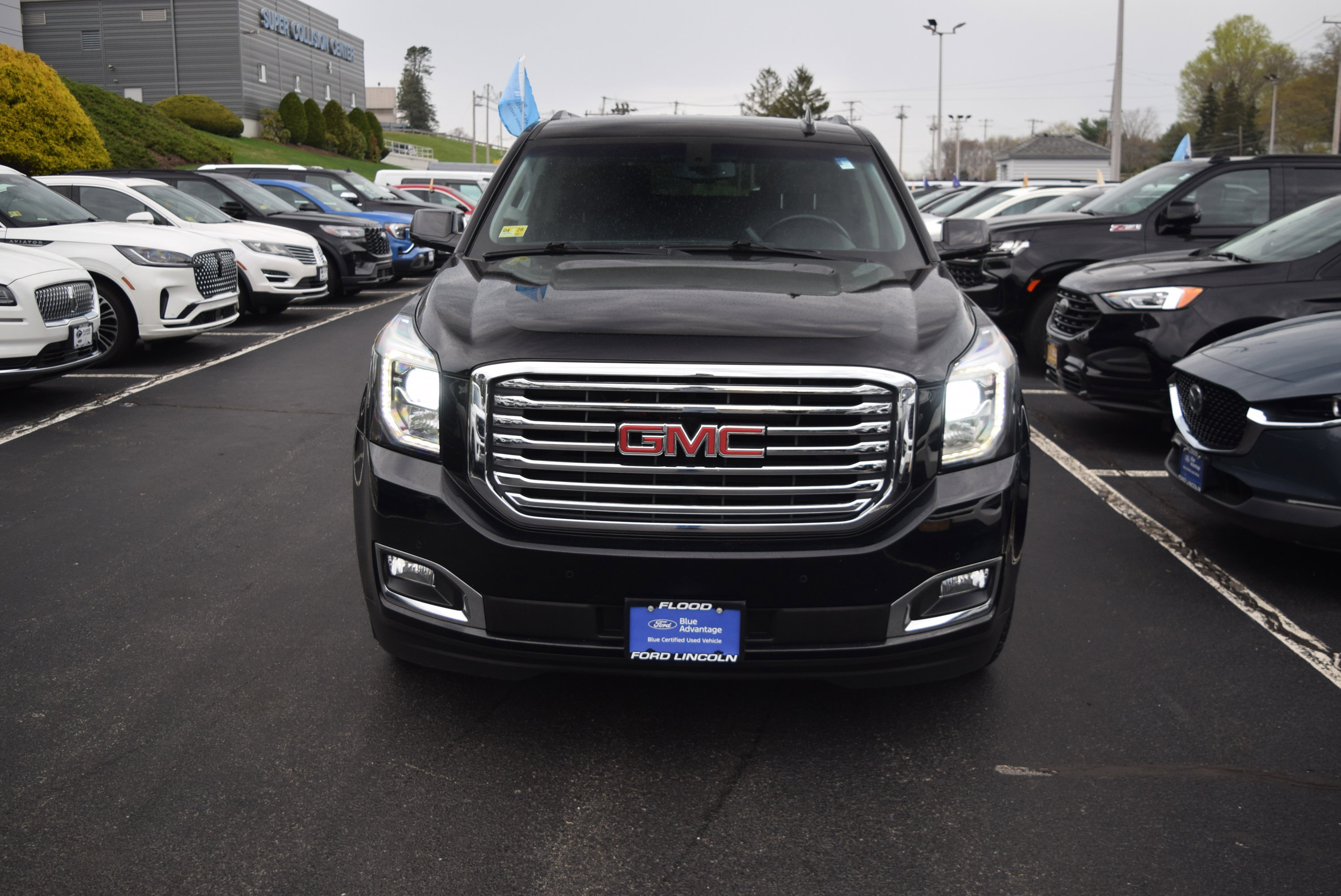 Used 2019 GMC Yukon XL SLE w/ SLE Value Package image 2