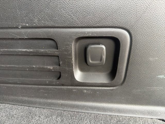 Used 2023 Chevrolet Traverse LT image 15