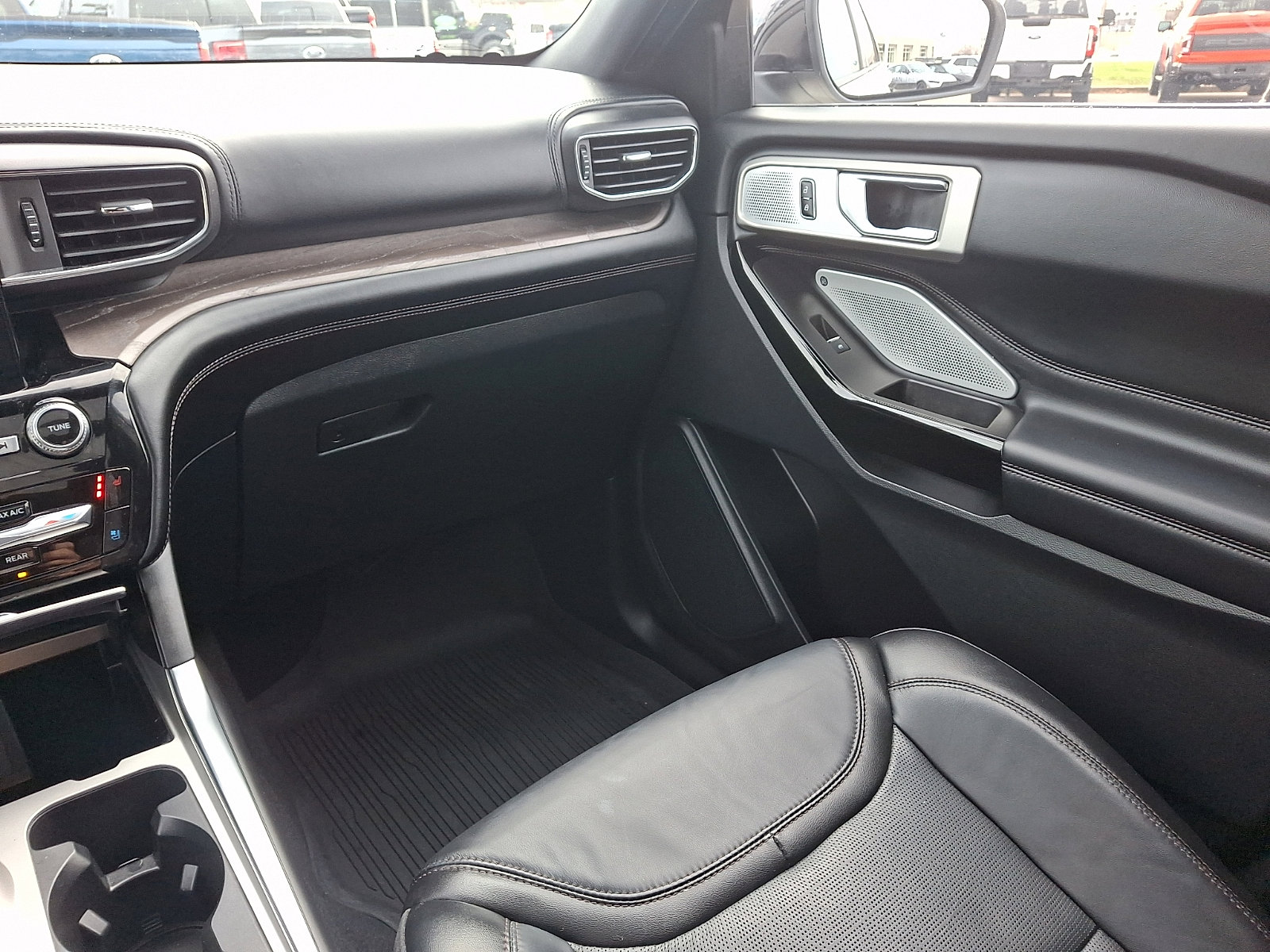 Certified 2023 Ford Explorer Platinum w/ Technology Package image 16