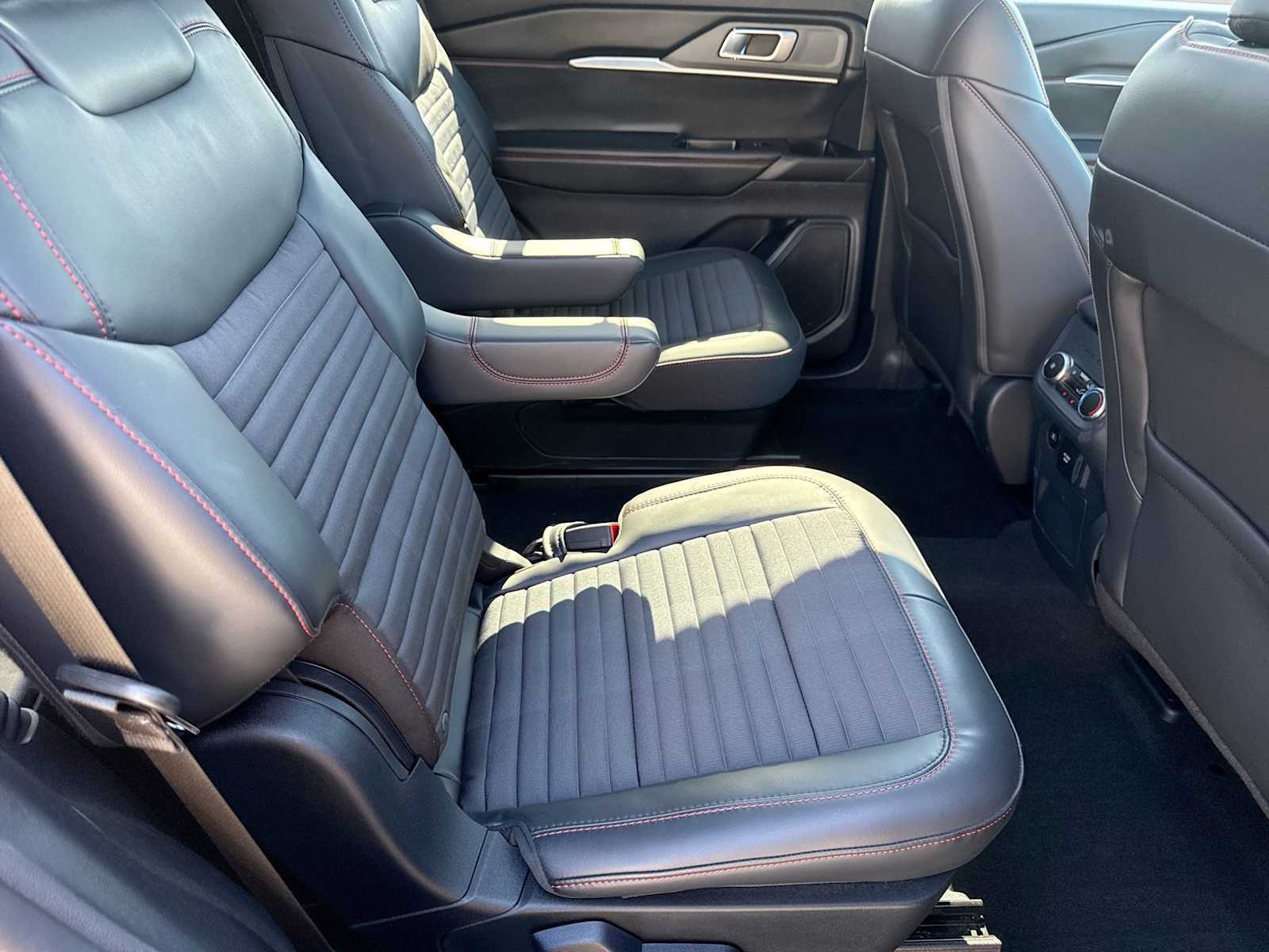 Certified 2025 Ford Explorer ST-Line AWD/4WD image 20