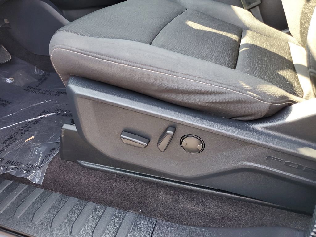 Certified 2022 Ford F150 XLT w/ Equipment Group 302A High image 9