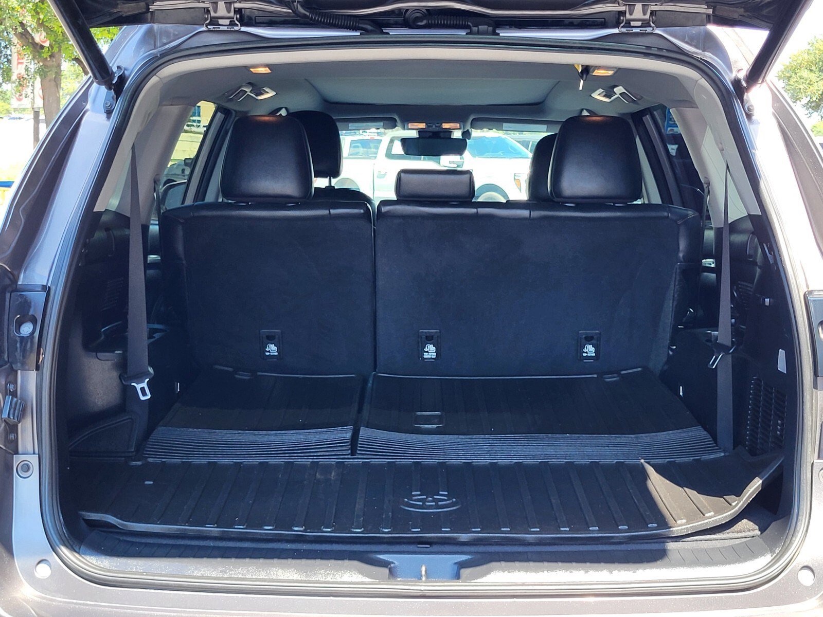 Used 2019 Toyota Highlander Limited Platinum FWD image 30