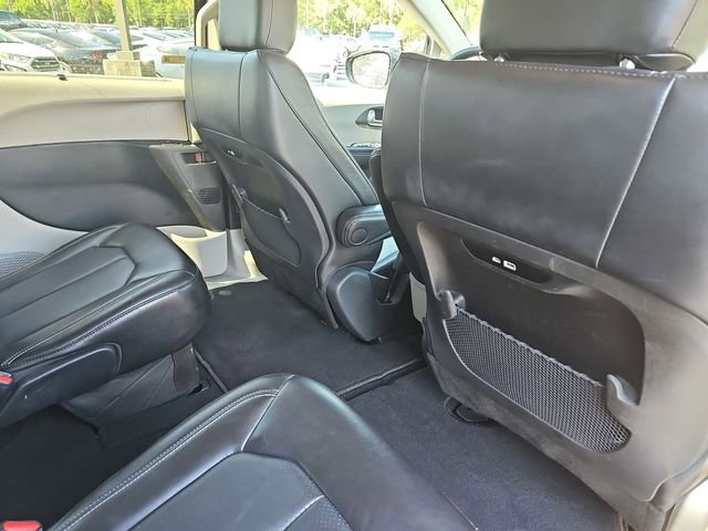 Used 2024 Chrysler Pacifica Touring-L FWD image 12
