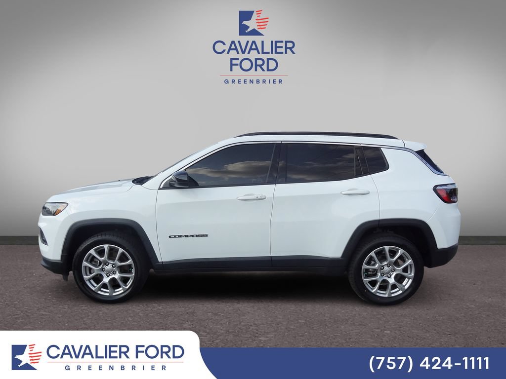 Used 2023 Jeep Compass Latitude w/ Sun and Sound Group AWD/4WD image 4