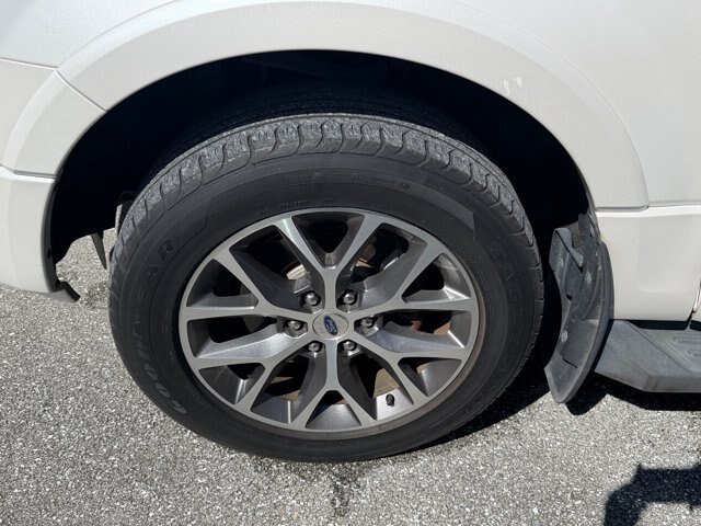Certified 2017 Ford Expedition XLT w/ Equipment Group 202A RWD image 5