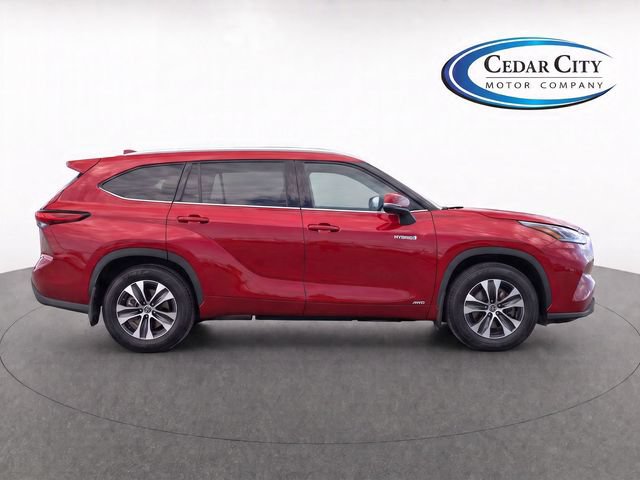 Used 2020 Toyota Highlander XLE AWD/4WD image 8