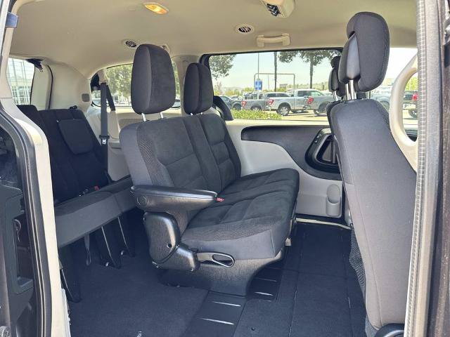 Used 2018 Dodge Grand Caravan SE w/ UConnect Hands-Free Group FWD image 26
