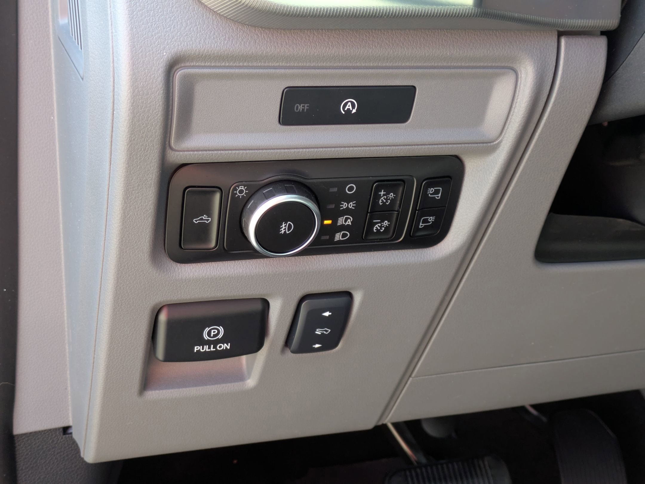 Certified 2025 Ford F150 Lariat w/ Equipment Group 501A Mid image 19