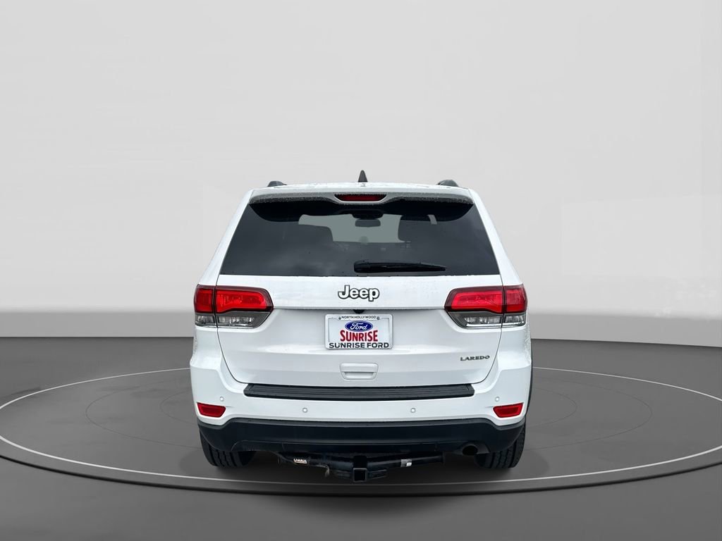 Used 2020 Jeep Grand Cherokee Laredo image 3