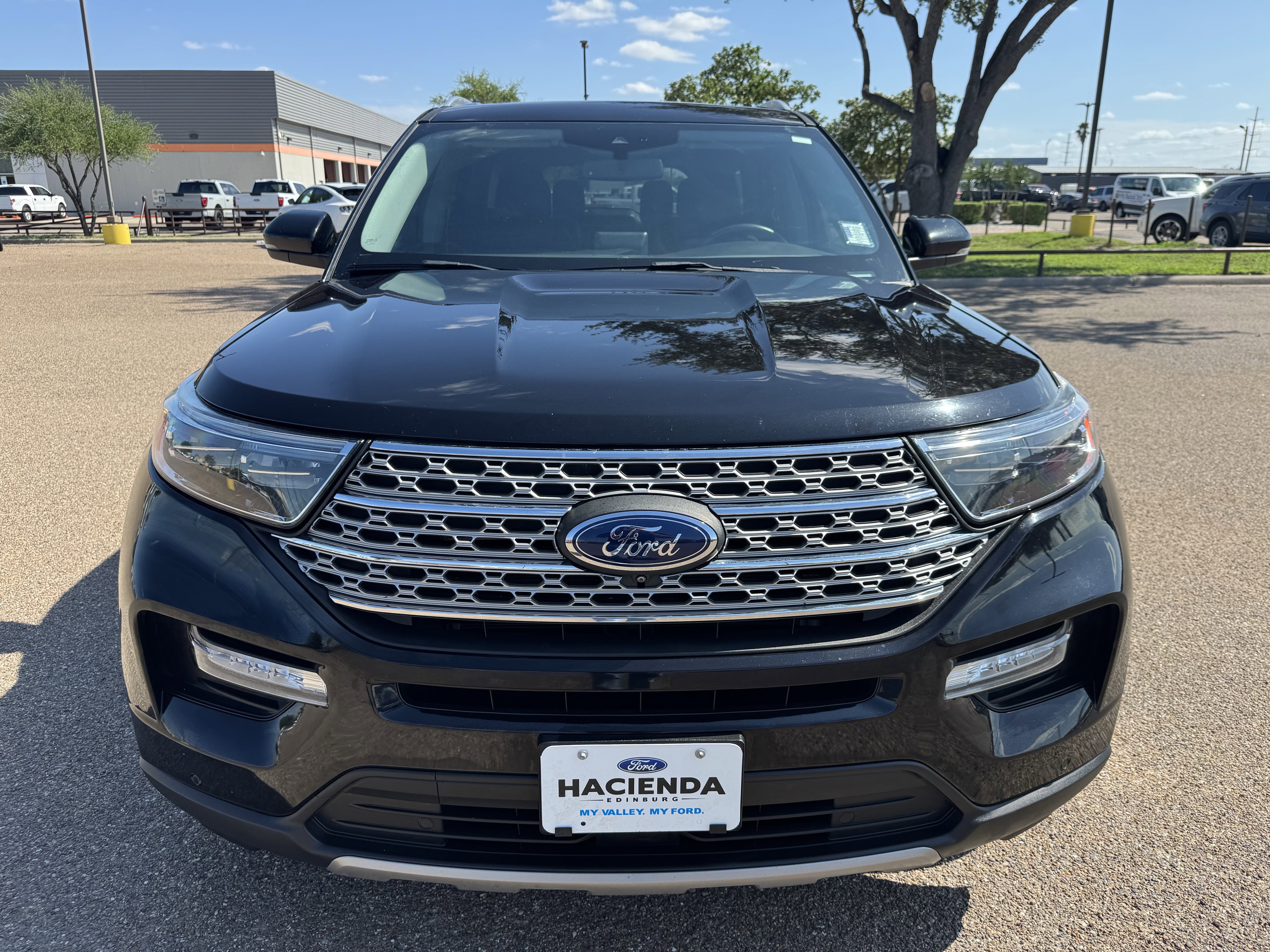 Certified 2022 Ford Explorer Limited w/ Limited Technology Package RWD image 6