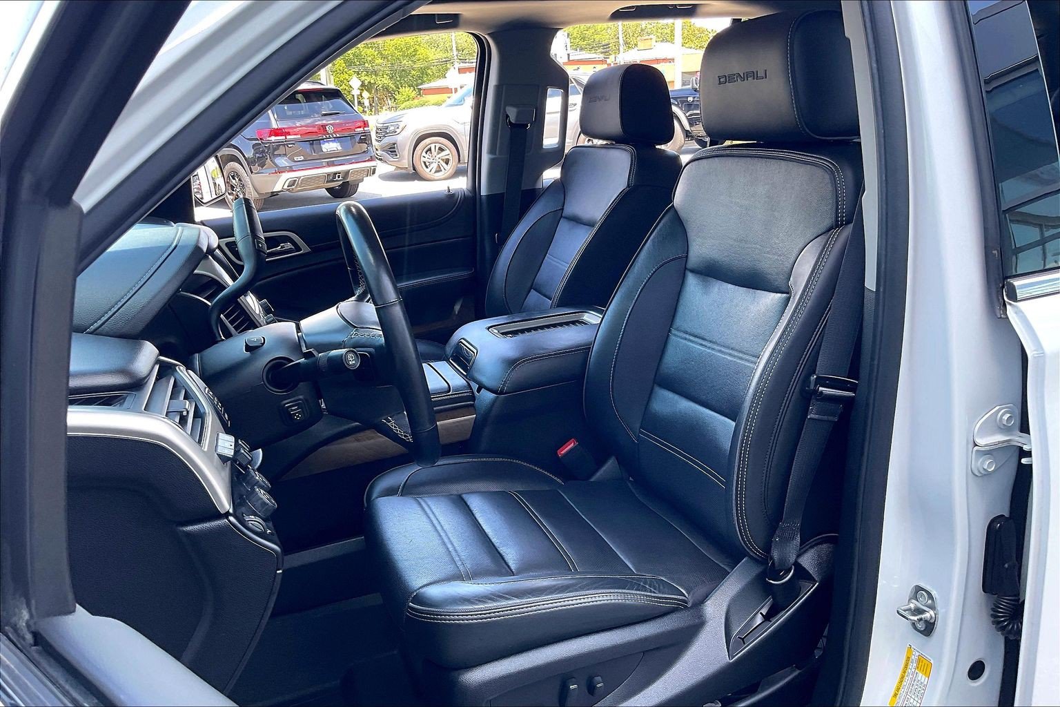 Used 2019 GMC Yukon Denali w/ Denali Ultimate Package AWD/4WD image 24
