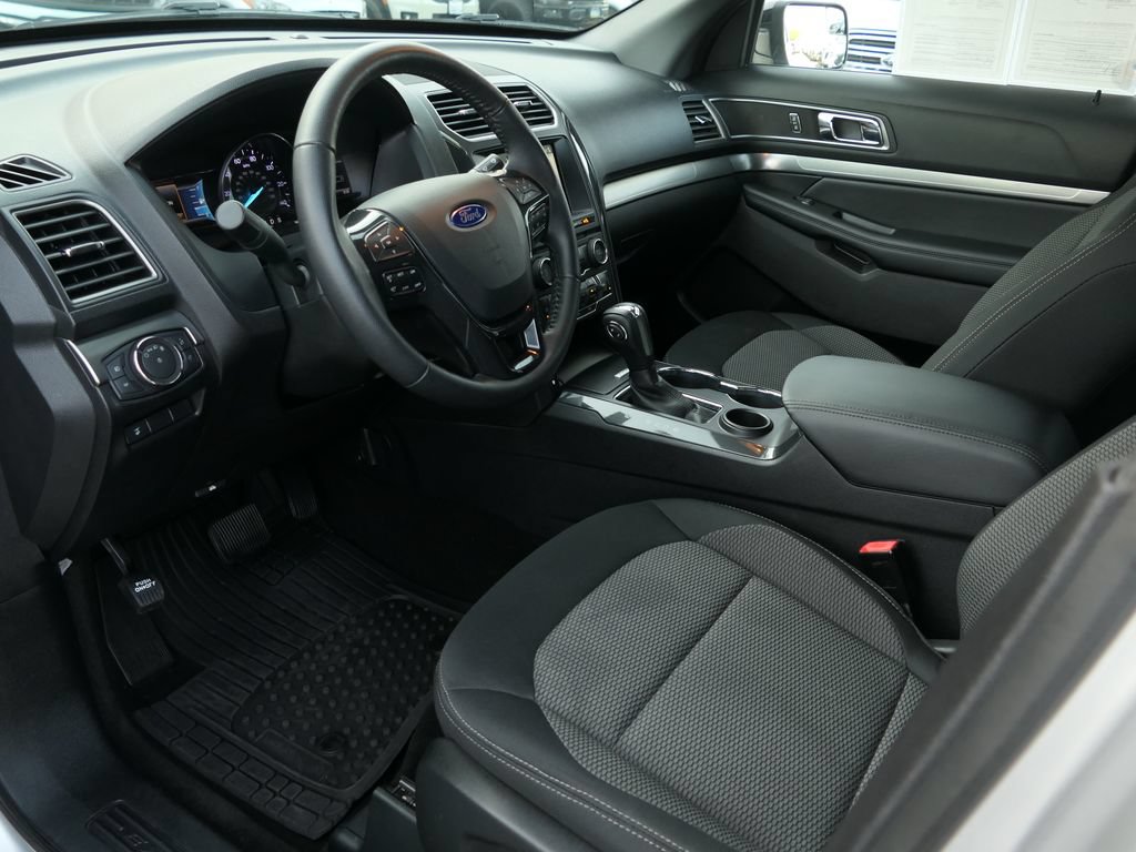 Certified 2018 Ford Explorer XLT w/ Equipment Group 201A FWD image 14