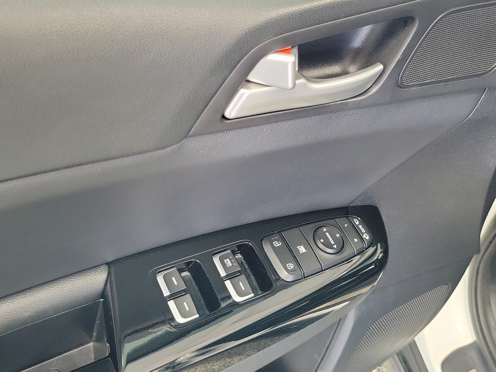 Used 2021 Kia Sportage S w/ S AWD Premium Package image 7