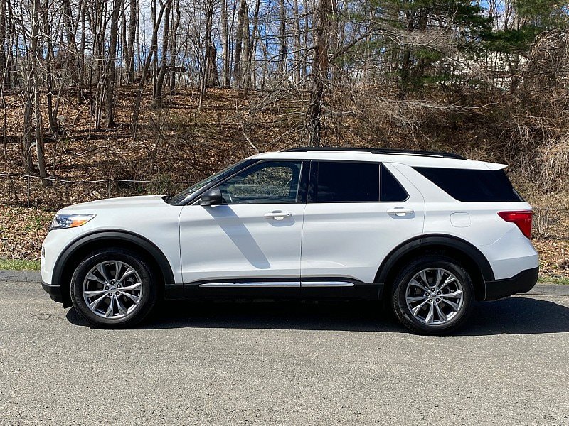 Certified 2022 Ford Explorer XLT w/ Equipment Group 202A AWD/4WD image 5