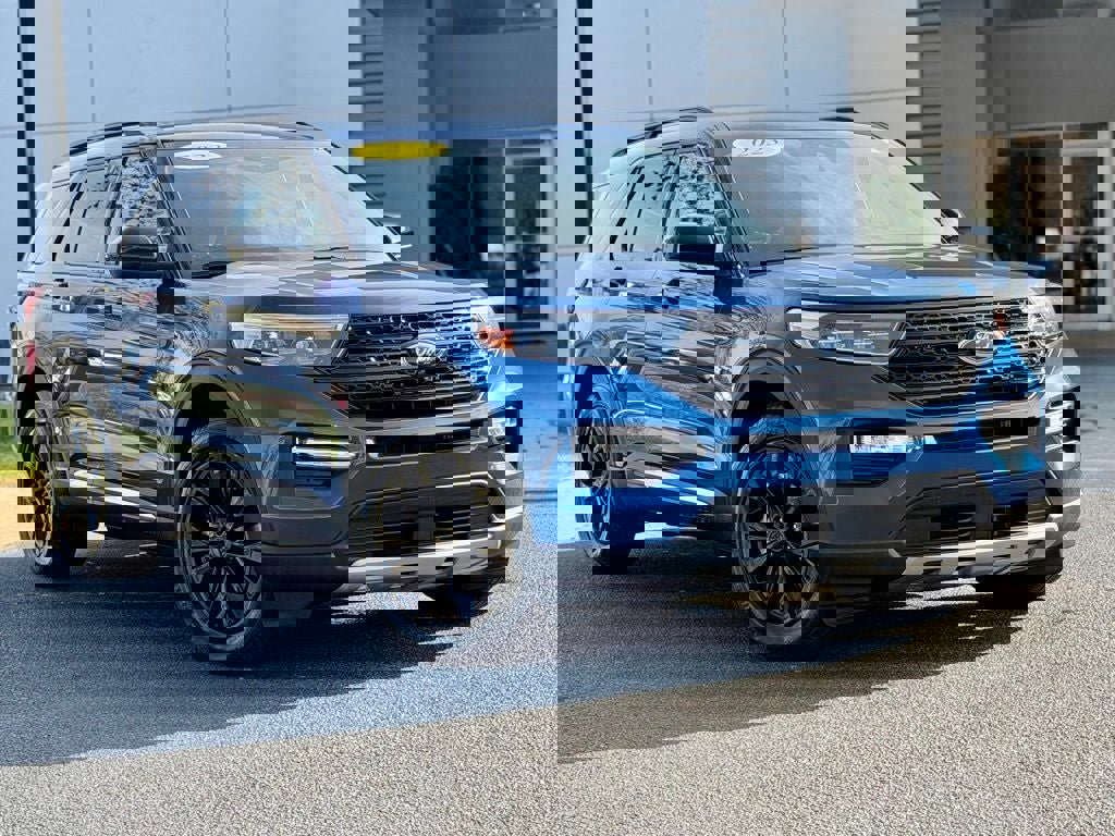 Certified 2023 Ford Explorer XLT w/ Equipment Group 202A image 2