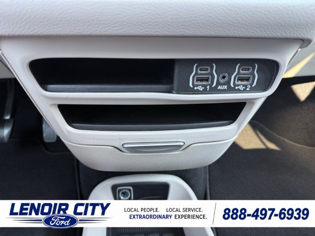 Used 2024 Chrysler Pacifica Touring-L FWD image 27