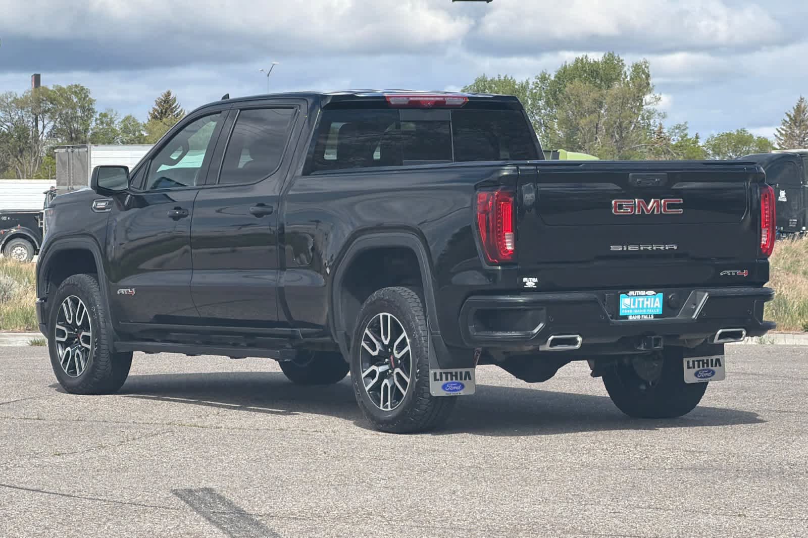Used 2025 GMC Sierra 1500 AT4 w/ Technology Package AWD/4WD image 6