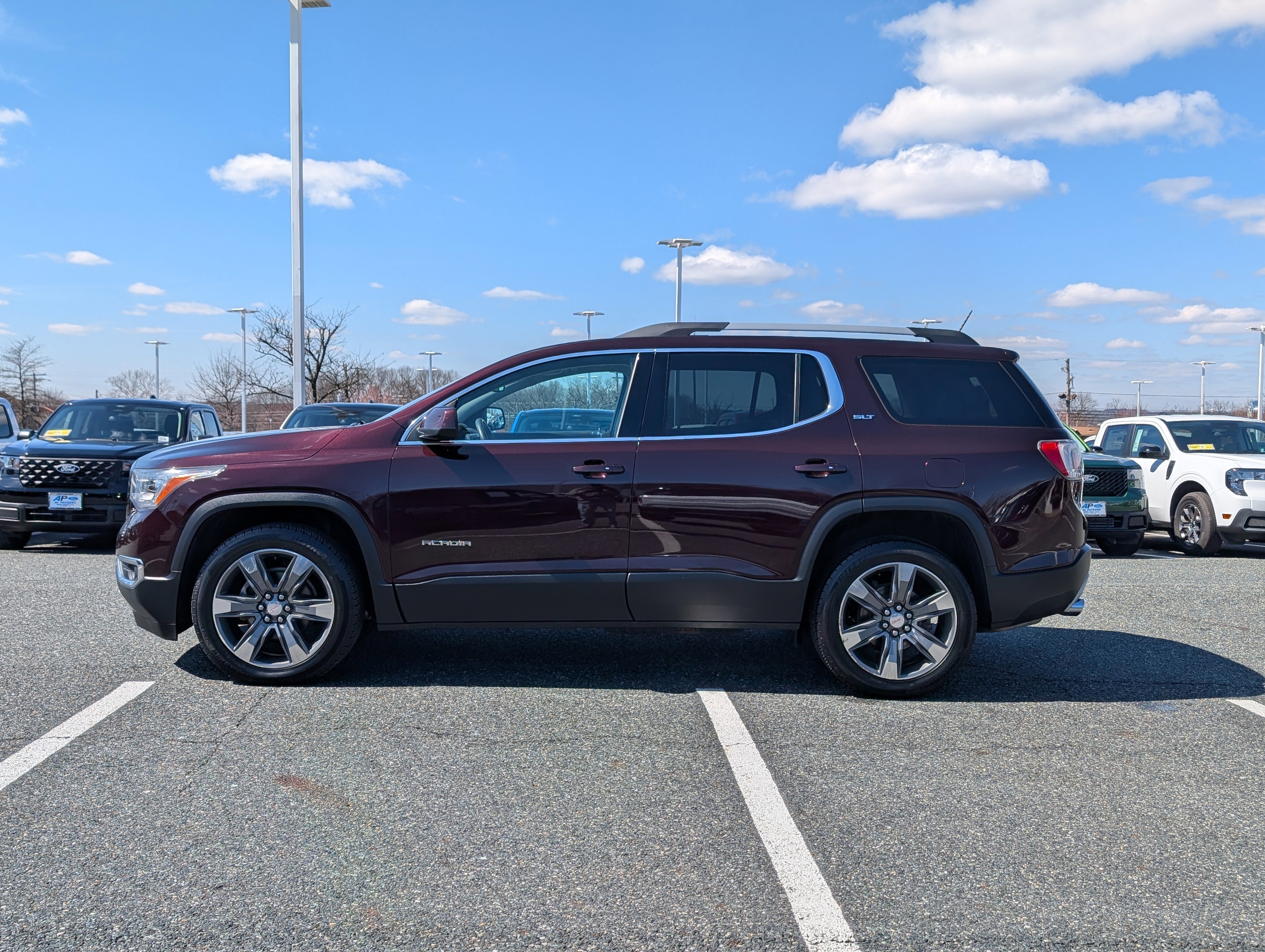 Used 2018 GMC Acadia SLT w/ LPO, Black Accent Package image 2