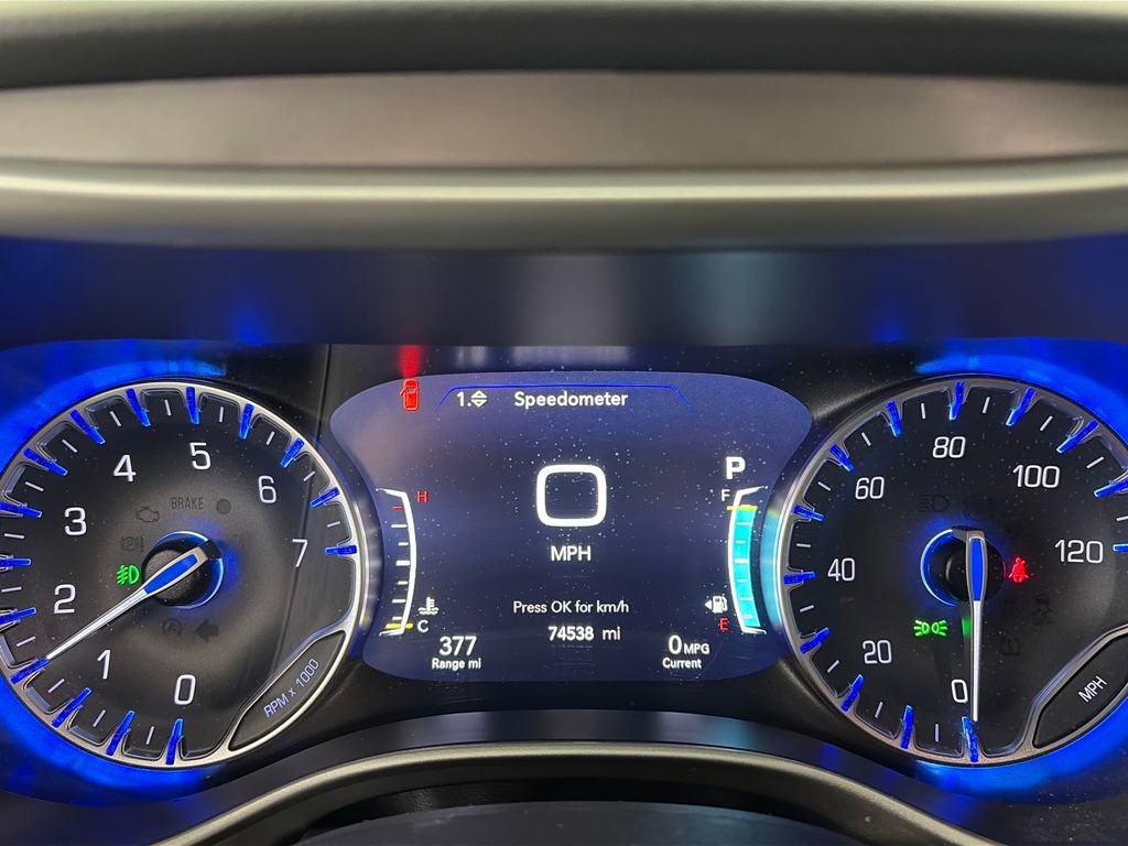 Used 2023 Chrysler Pacifica Touring-L FWD image 14