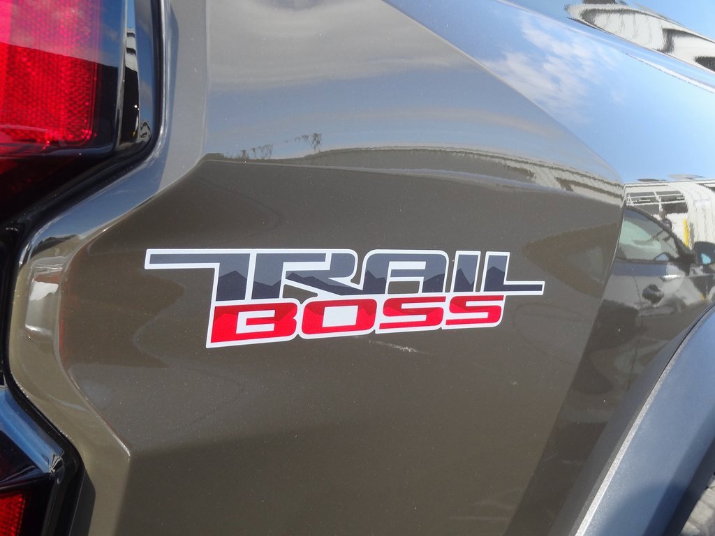 Used 2023 Chevrolet Colorado Trail Boss w/ Technology Package image 6