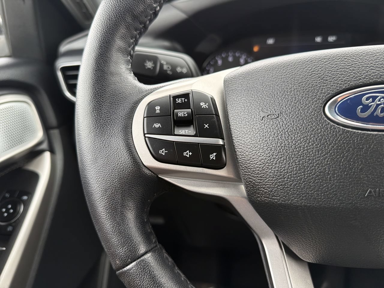 Certified 2023 Ford Explorer Limited w/ Limited Technology Package RWD image 31