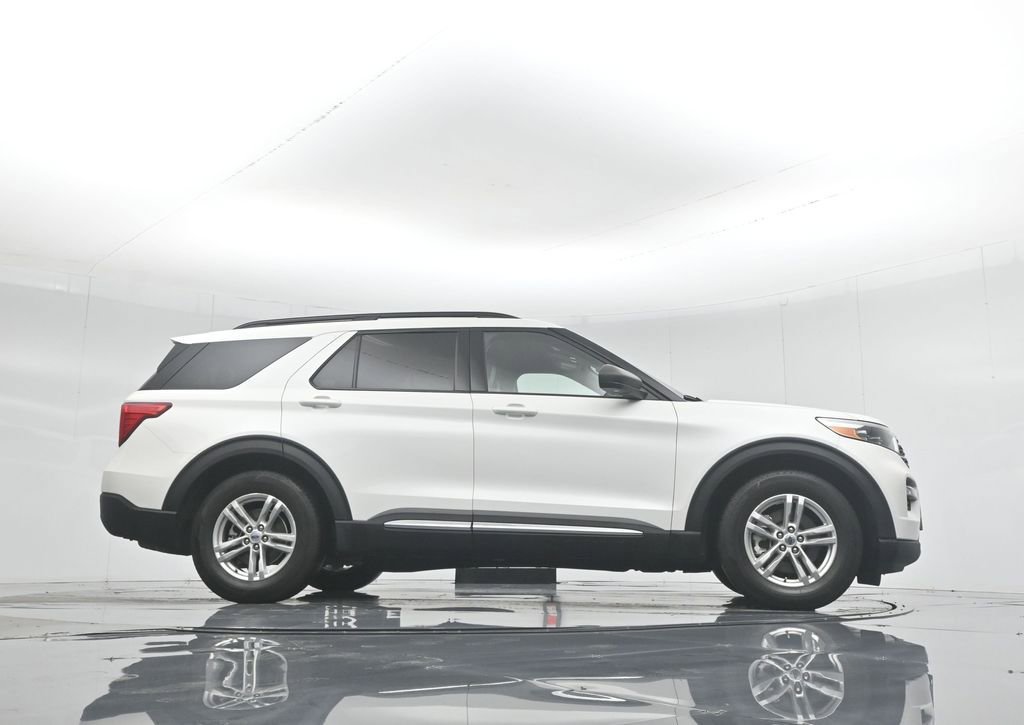 Certified 2022 Ford Explorer XLT w/ Equipment Group 202A image 54