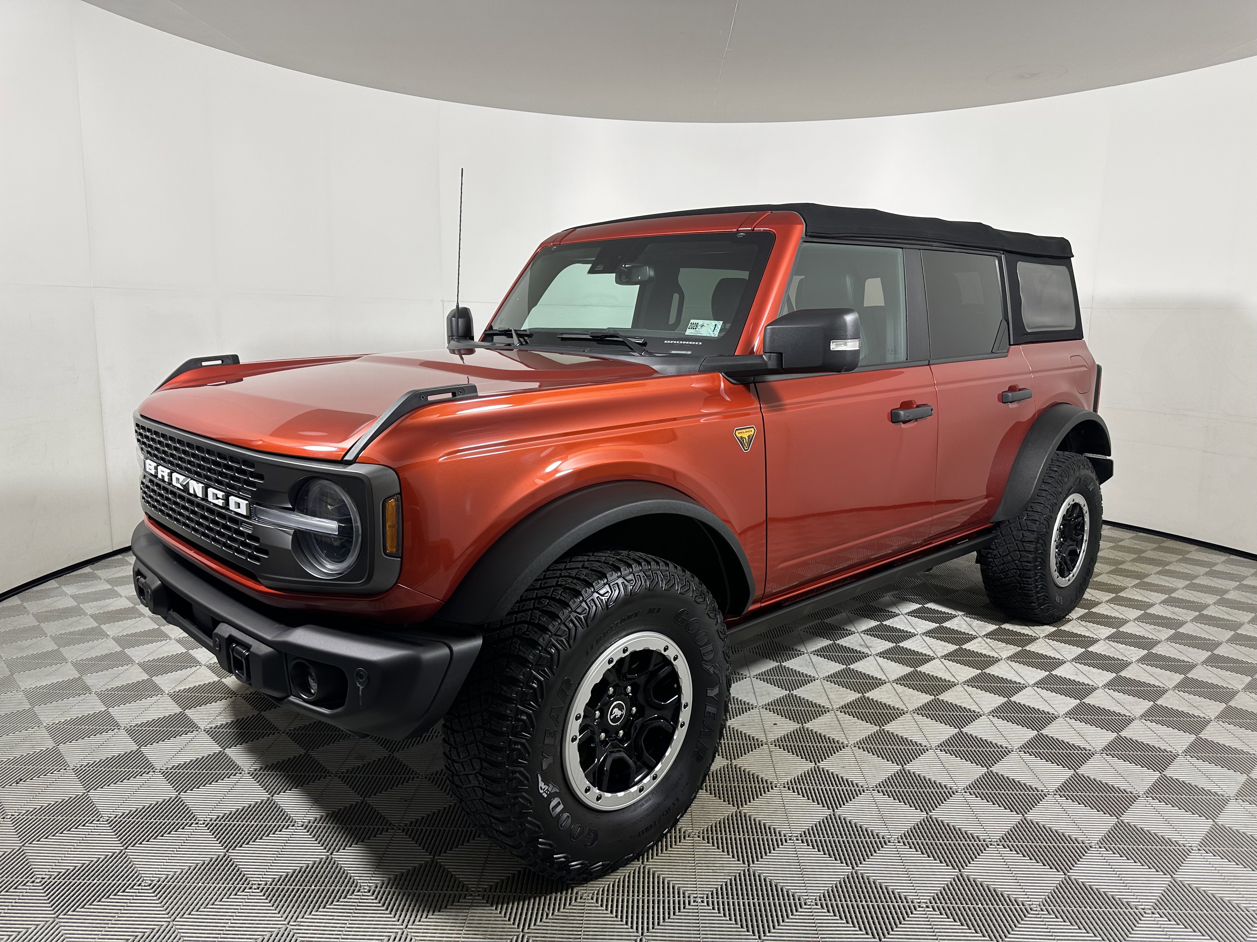 Certified 2022 Ford Bronco Badlands w/ Sasquatch Package AWD/4WD image 3