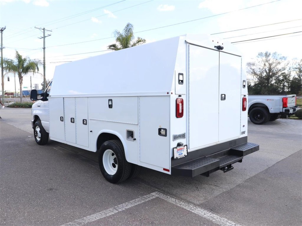 Certified 2022 Ford E-450 and Econoline 450 Super Duty w/ Power Windows & Locks Group image 3