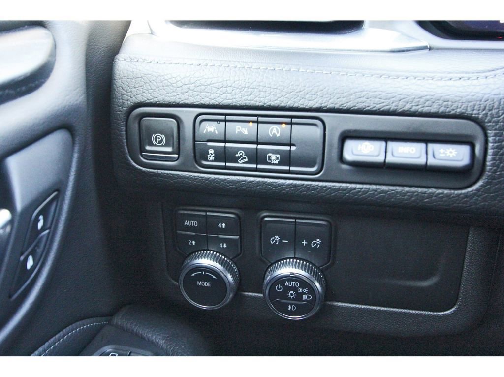 Used 2023 GMC Yukon XL Denali image 19