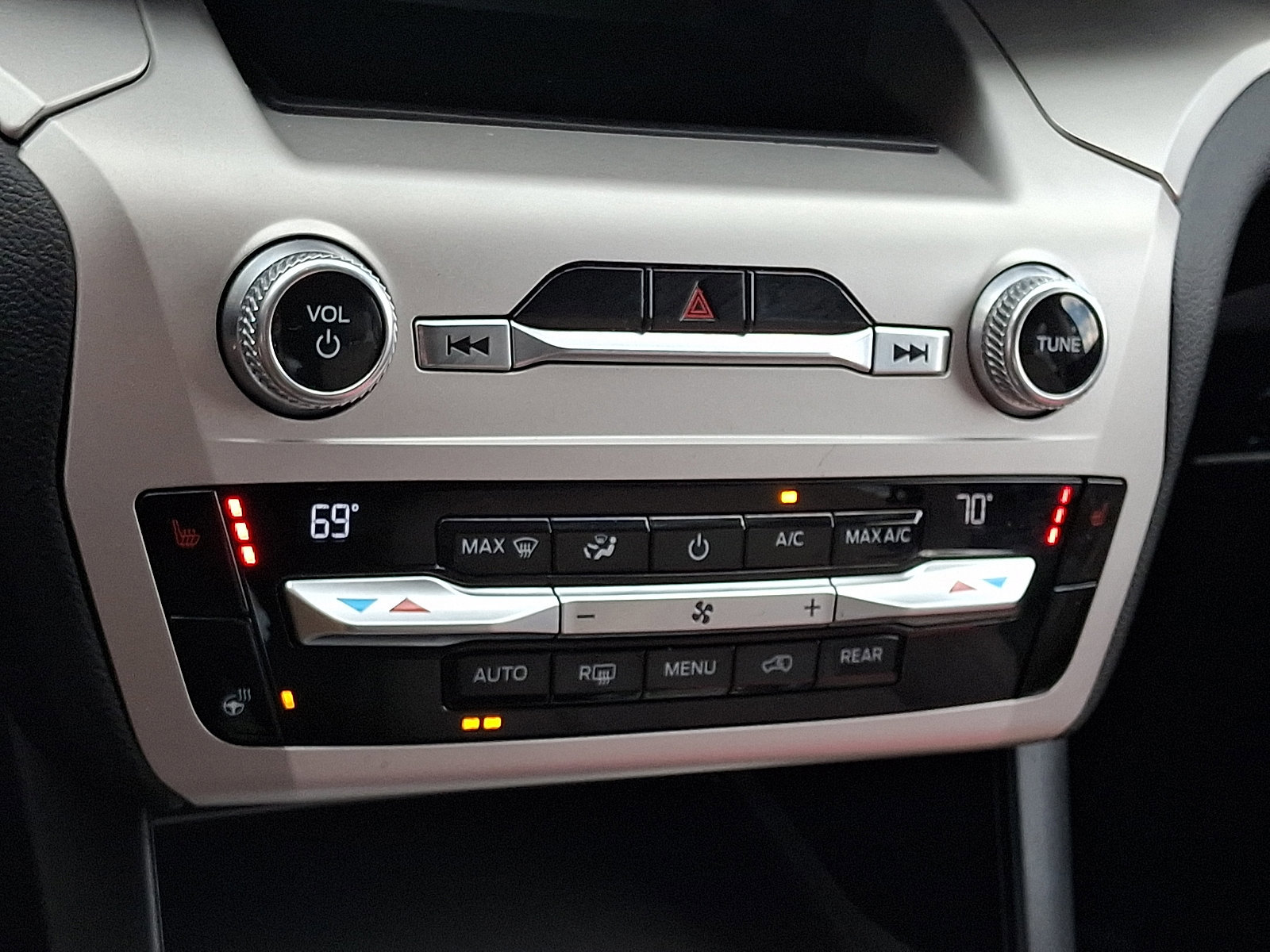 Certified 2021 Ford Explorer XLT w/ Equipment Group 202A image 21