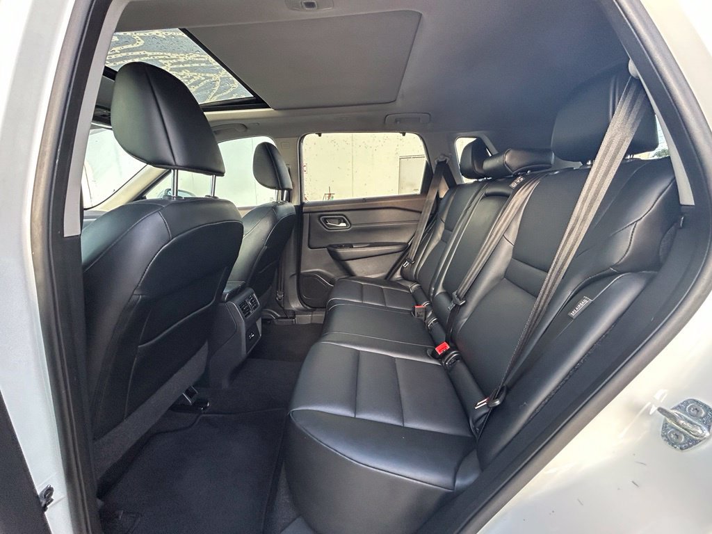 Used 2022 Nissan Rogue SV w/ SV Premium Package FWD image 33