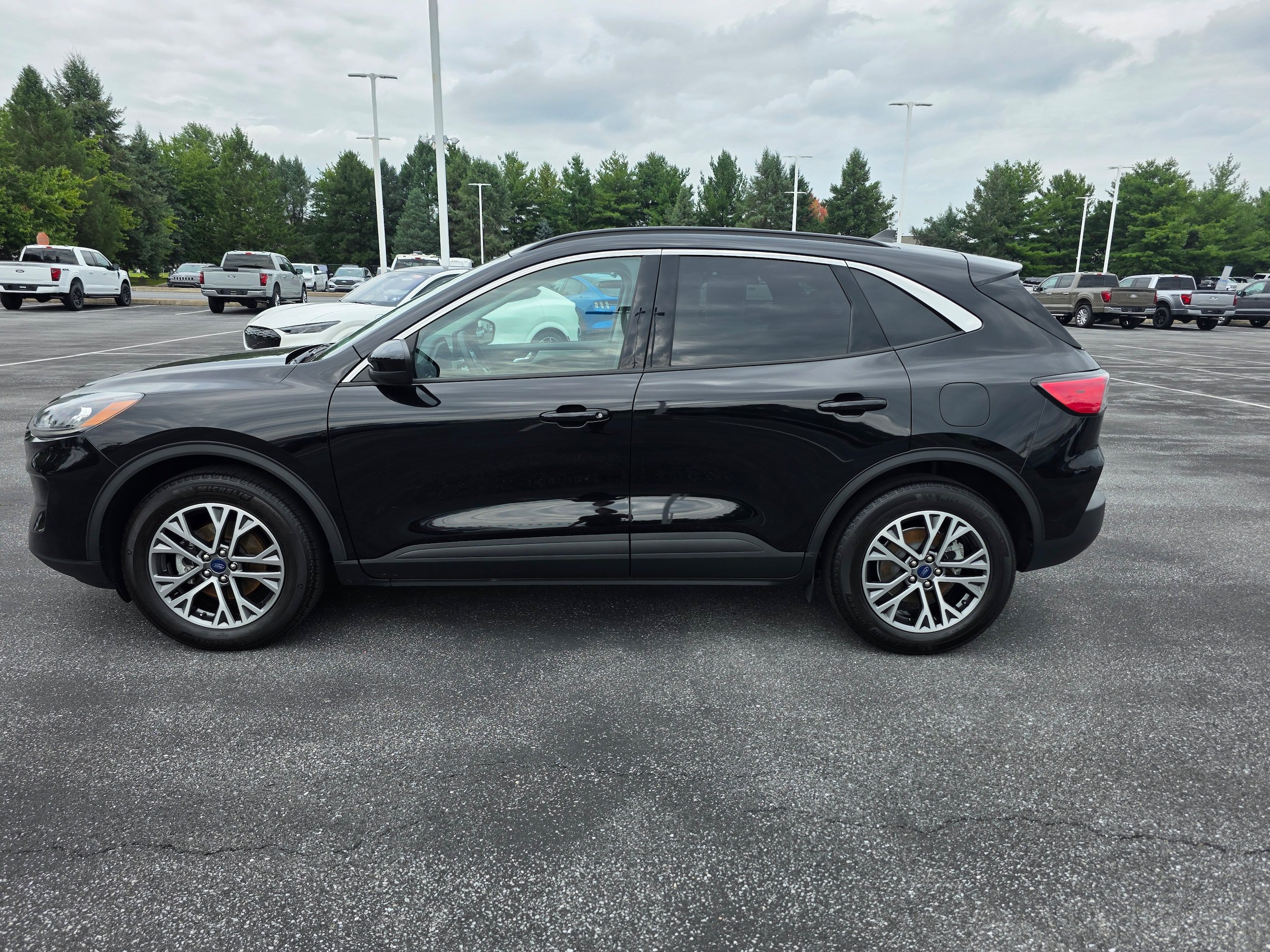 Certified 2022 Ford Escape SEL AWD/4WD image 2