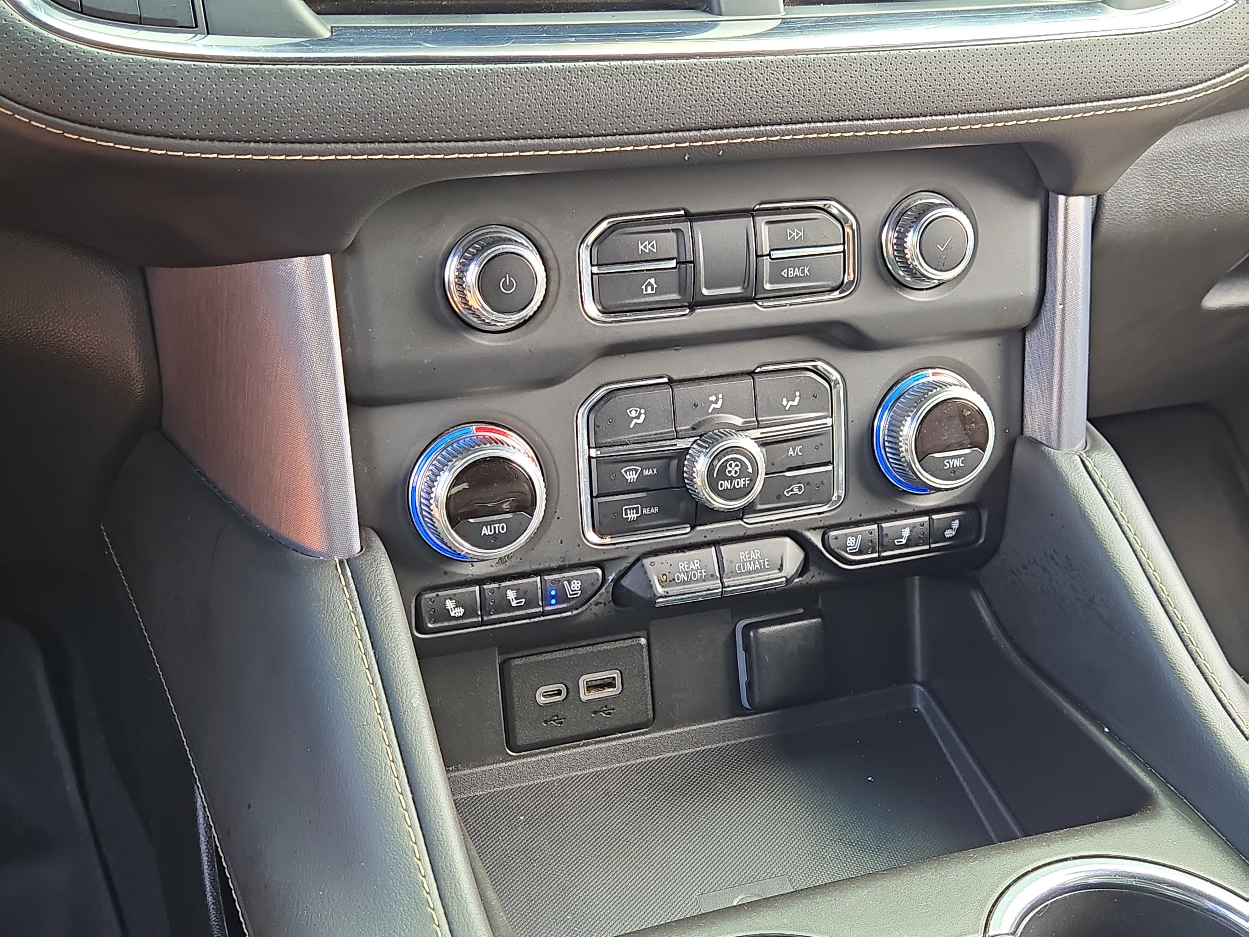 Used 2023 GMC Yukon SLT image 31