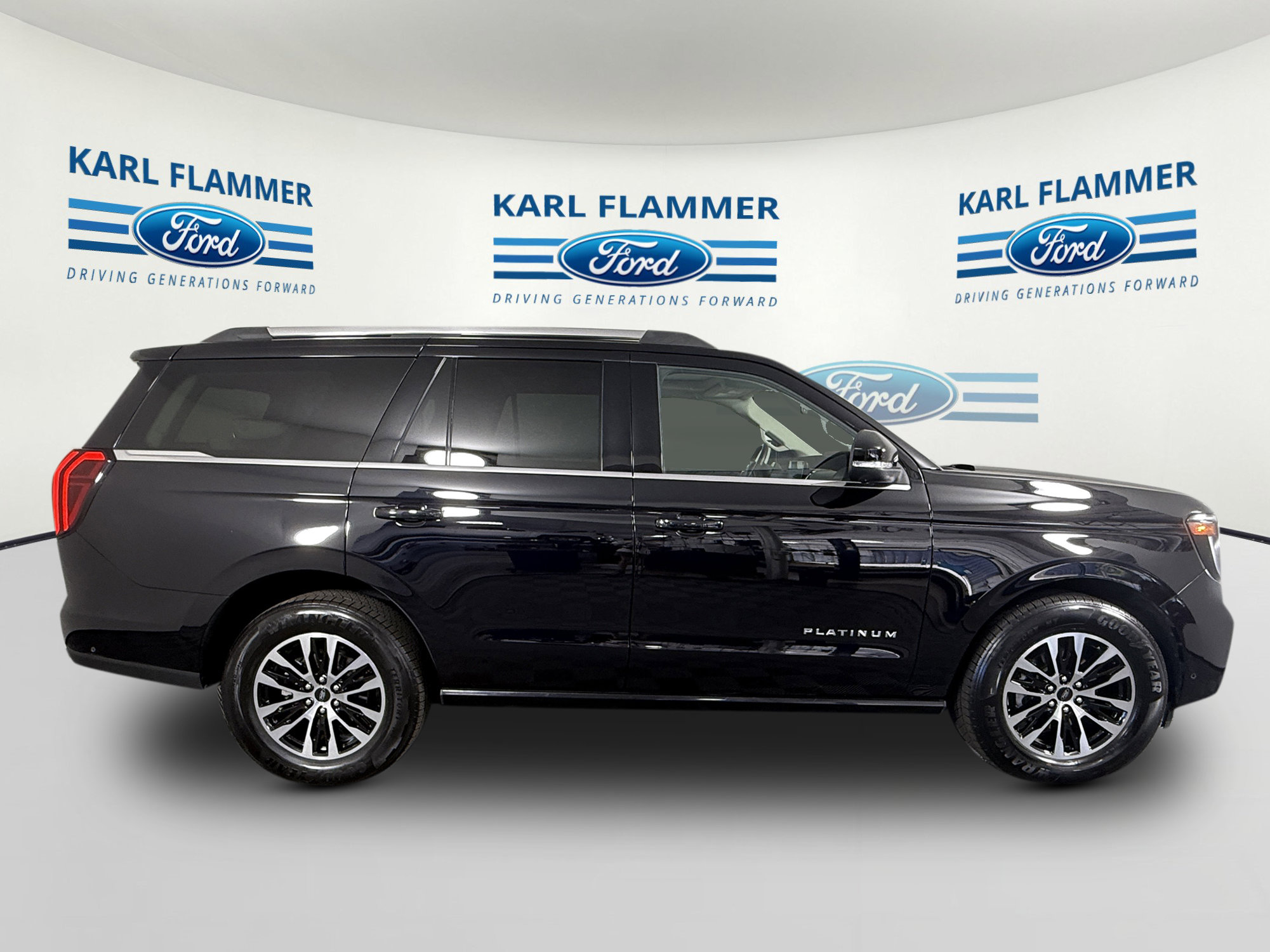 Certified 2025 Ford Expedition Platinum AWD/4WD image 2