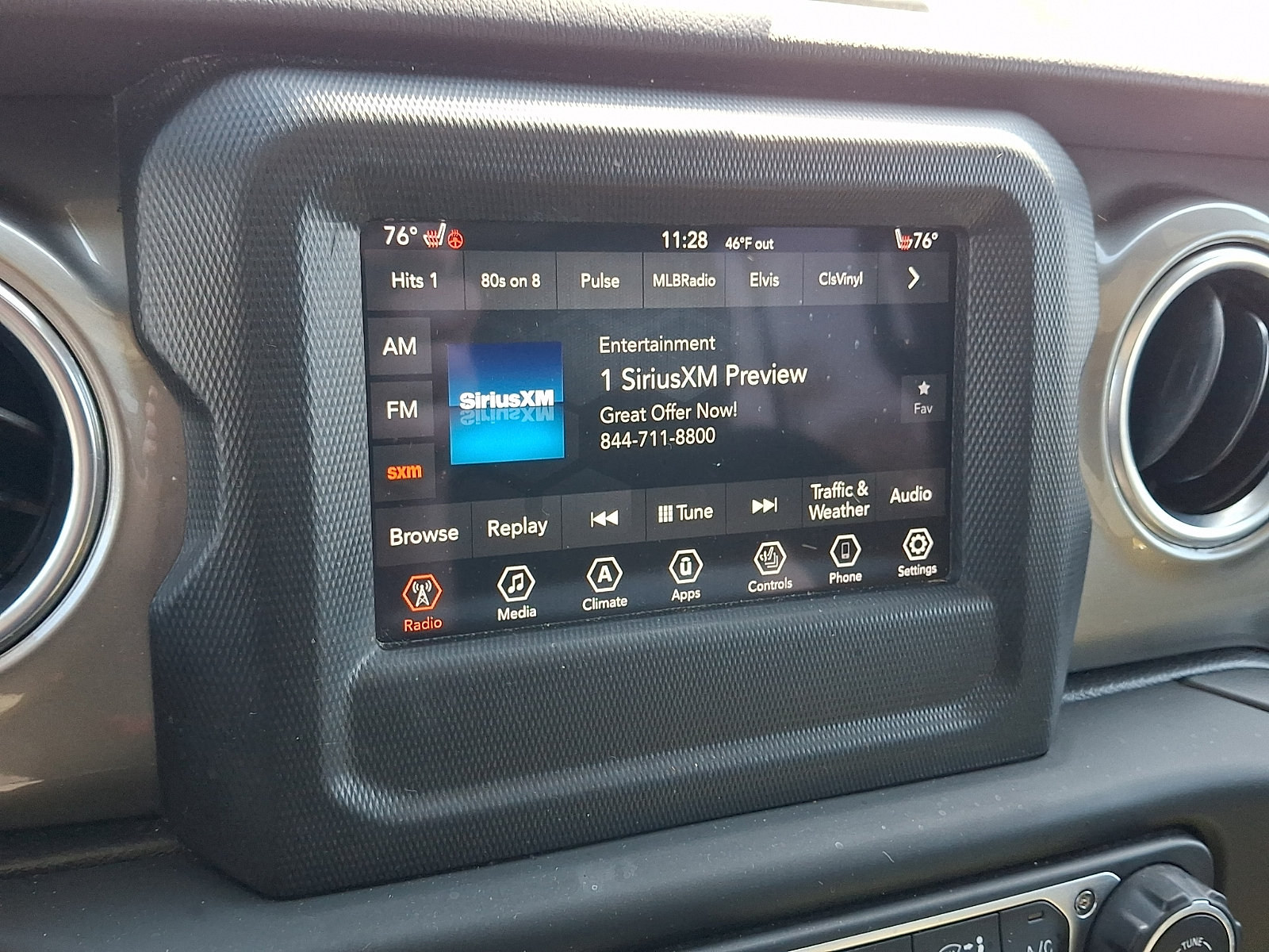 Used 2018 Jeep Wrangler Unlimited Sahara w/ Cold Weather Group AWD/4WD image 19