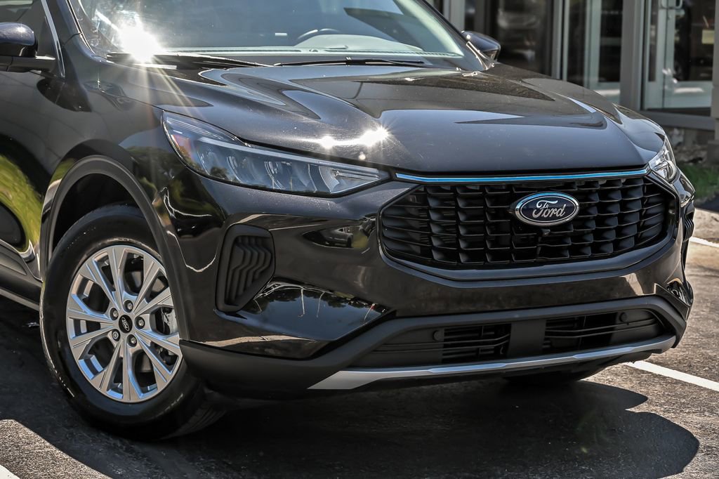 Certified 2023 Ford Escape Active w/ Tech Pack #2 AWD/4WD image 2