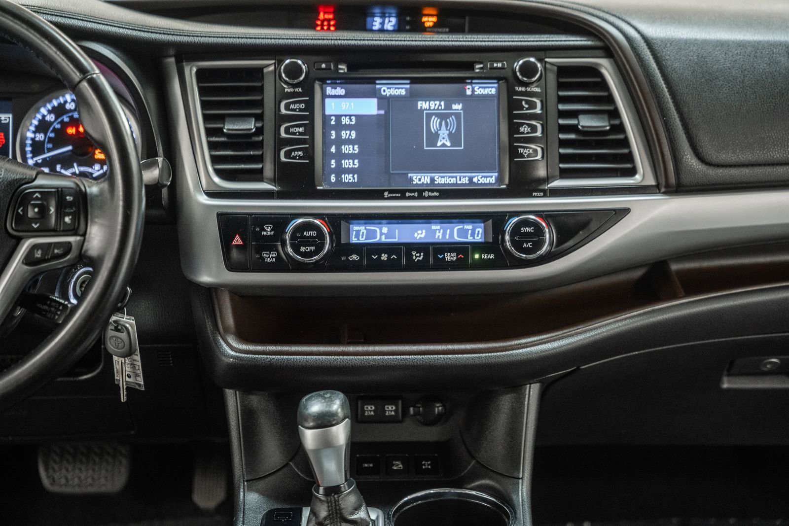 Used 2017 Toyota Highlander Plus w/ Protection Package #3 AWD/4WD image 27