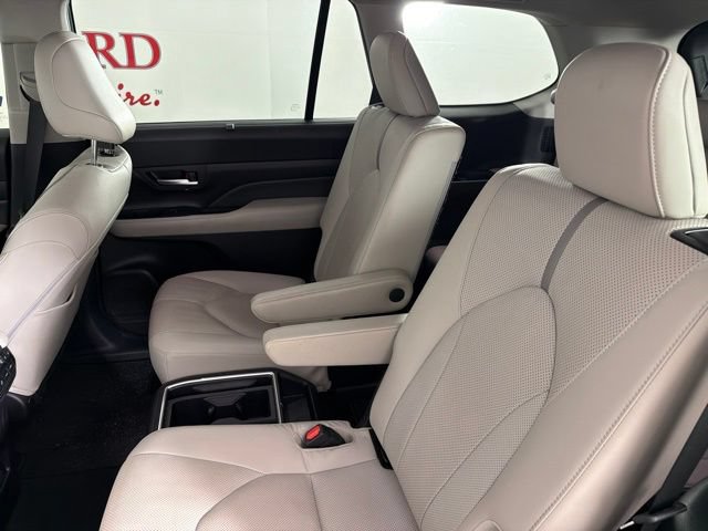 Used 2024 Toyota Grand Highlander AWD image 25