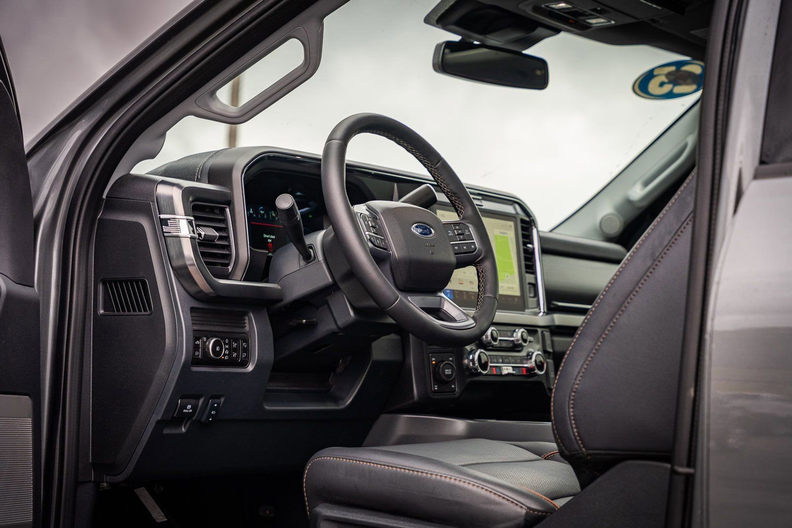 Certified 2025 Ford F250 Lariat w/ Black Appearance Package image 21