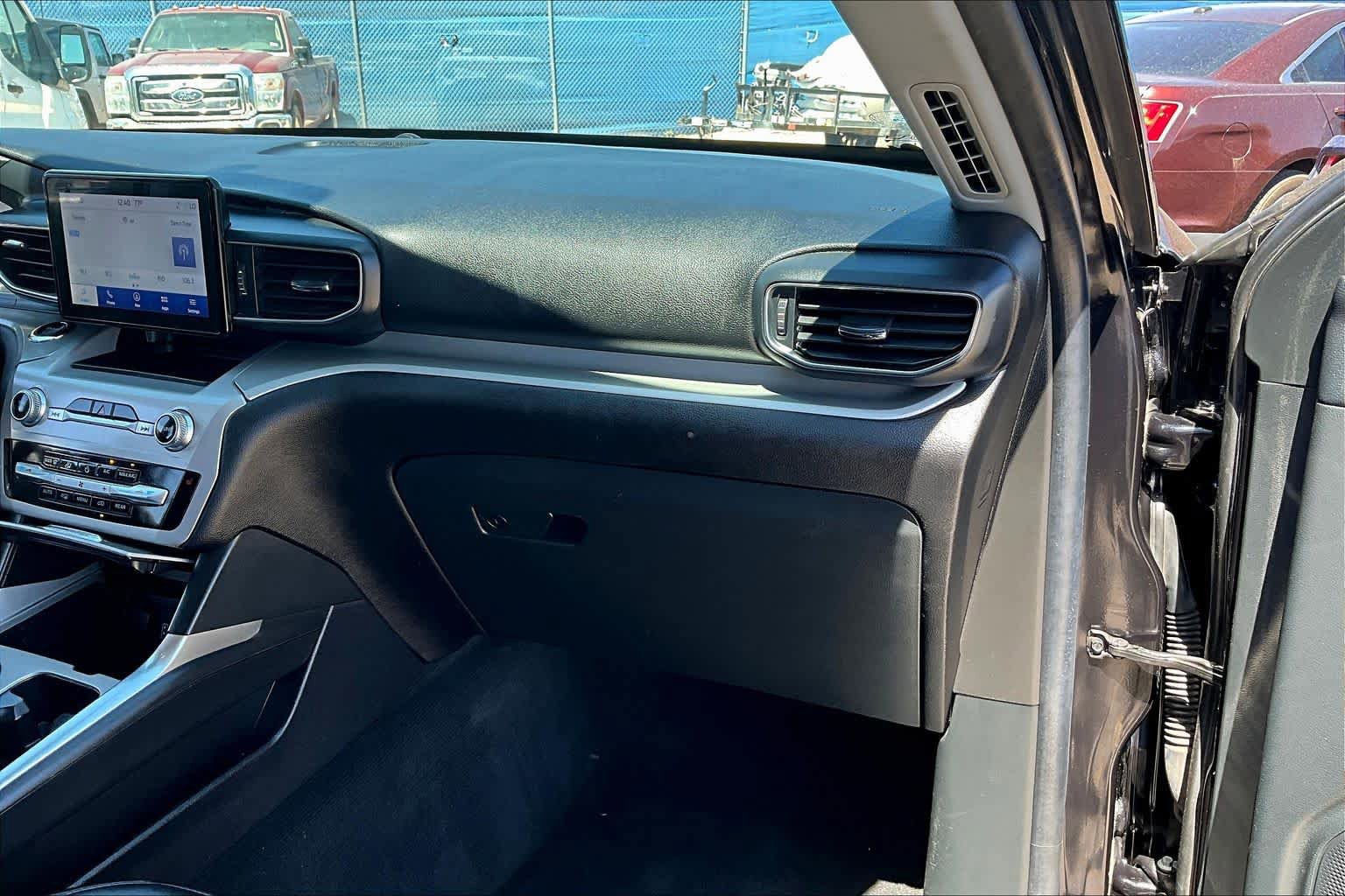 Certified 2022 Ford Explorer XLT w/ Equipment Group 202A RWD image 18
