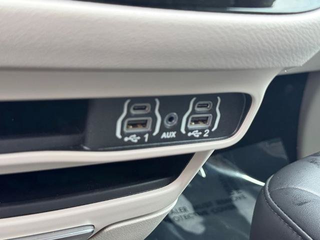Used 2024 Chrysler Pacifica Touring-L FWD image 22