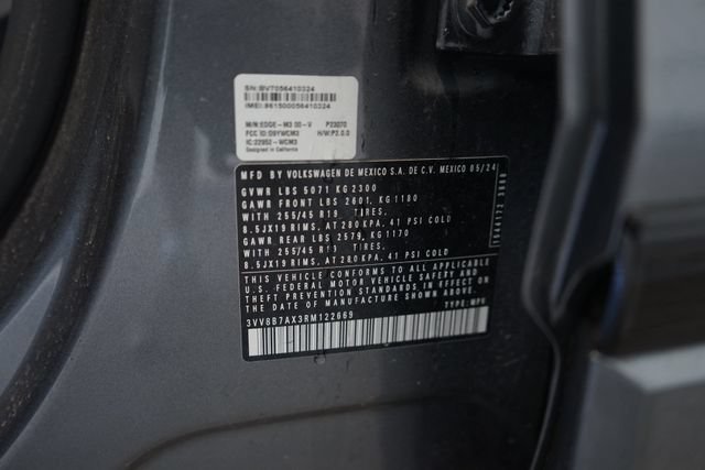 Used 2024 Volkswagen Tiguan SE R-Line AWD/4WD image 19
