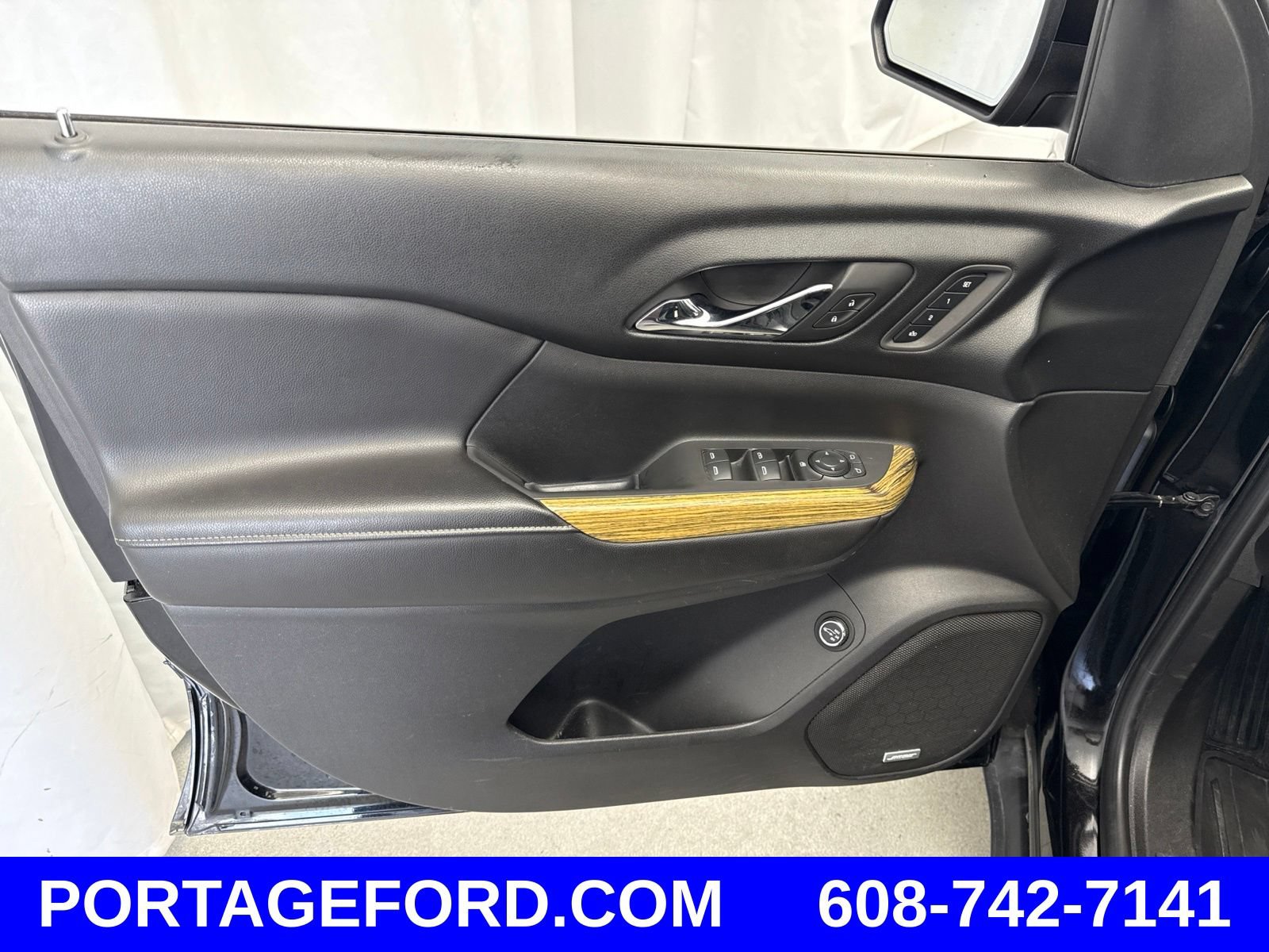 Used 2018 GMC Acadia Denali w/ Technology Package AWD/4WD image 11