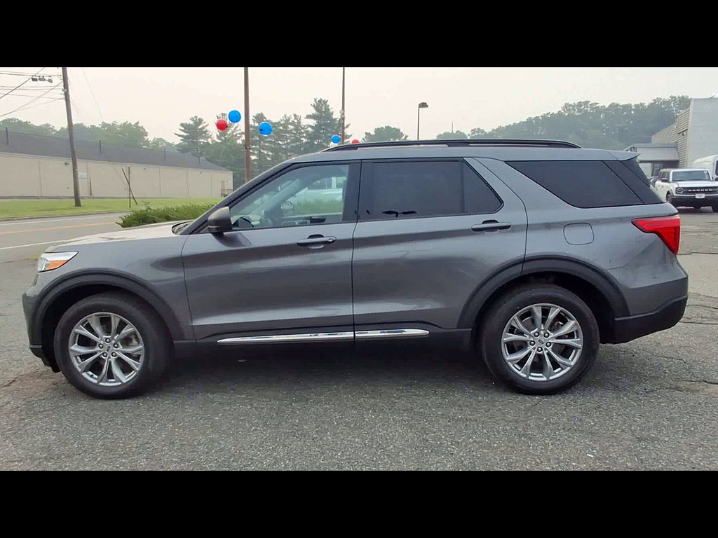 Certified 2023 Ford Explorer XLT w/ Equipment Group 202A AWD/4WD image 5