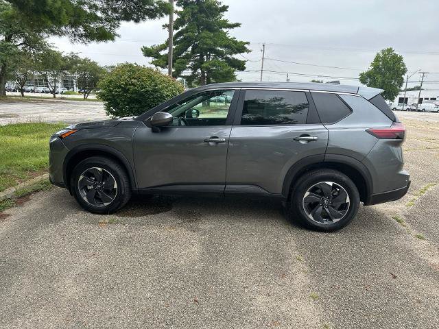 Used 2025 Nissan Rogue SV AWD/4WD image 32