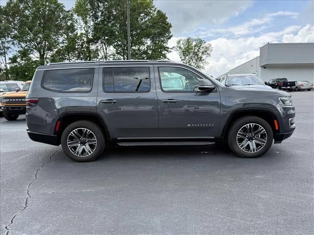 Used 2022 Jeep Wagoneer Series III AWD/4WD image 3