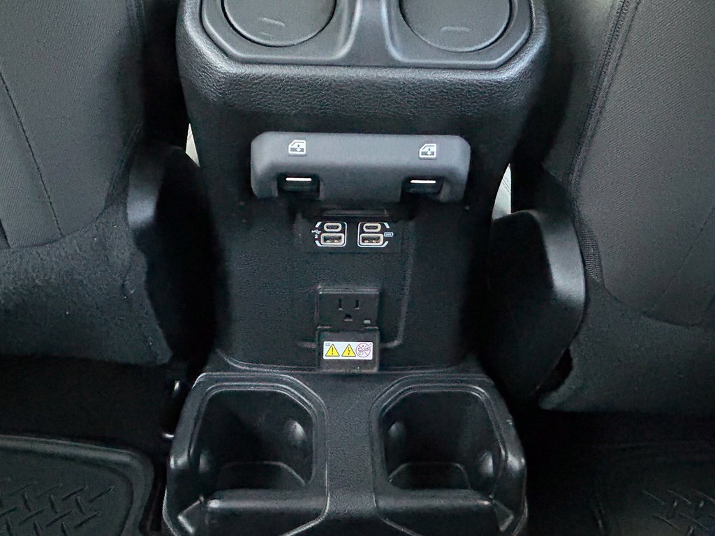 Used 2018 Jeep Wrangler Unlimited Sahara AWD/4WD image 33