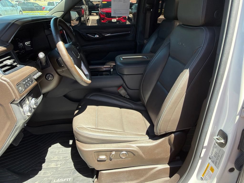 Used 2023 GMC Yukon XL Denali AWD/4WD image 25